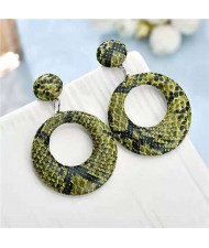Snake Skin Texture High Fashion Big Hoop Design Women Costume Earrings - Green