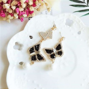 Rhinestone Embellished Vivid Butterflies Asymetric Design Pearl Fashion Women Studs Earrings - Black and White