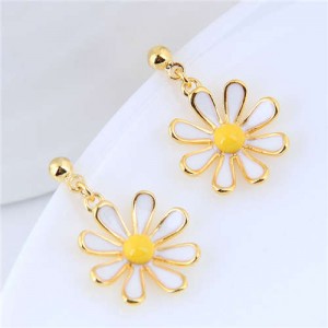 Golden Daisy Dangling Fashion Women Statement Earrings