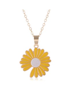 Summer Fashion Adorable Enamel Daisy Pendant Women Costume Necklace - Yellow