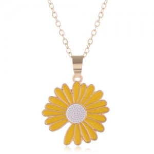 Summer Fashion Adorable Enamel Daisy Pendant Women Costume Necklace - Yellow