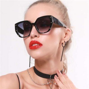 5 Colors Available Rivet Decorated Irregular Frame Unique Fashion Women Sunglasses