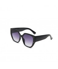 5 Colors Available Rivet Decorated Irregular Frame Unique Fashion Women Sunglasses