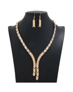 Exaggerating Fashion Punk Style Arrow Chain Alloy Costume Necklace and Earrings Set - Golden