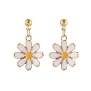 Enamel White Daisy Design Korean Fashion Women Boutique Style Alloy Earrings