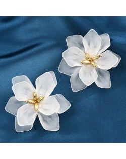 Pearl Centered White Flower Graceful Fashion Women Costume Earrings