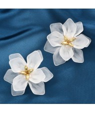 Pearl Centered White Flower Graceful Fashion Women Costume Earrings