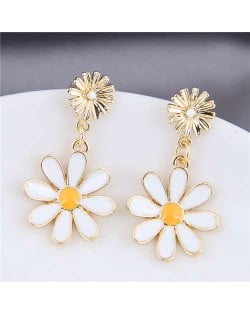 Adorable Enamel Daisy Design Korean Fashion Women Dangling Earrings - White