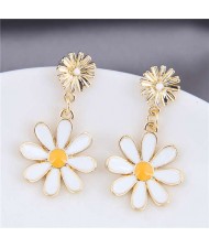 Adorable Enamel Daisy Design Korean Fashion Women Dangling Earrings - White