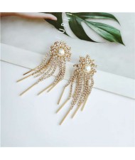 Vintage Bold Fashion Rhinestone Inlaid Tassel Women Stud Earrings - Golden