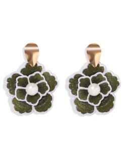 Pearl Centered Embrodiary Vintage Flower Design High Fashion Women Stud Earrings - Green