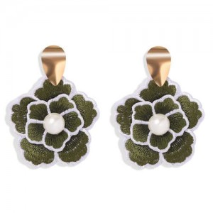 Pearl Centered Embrodiary Vintage Flower Design High Fashion Women Stud Earrings - Green