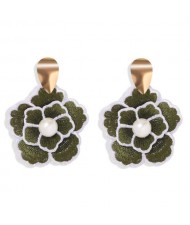 Pearl Centered Embrodiary Vintage Flower Design High Fashion Women Stud Earrings - Green