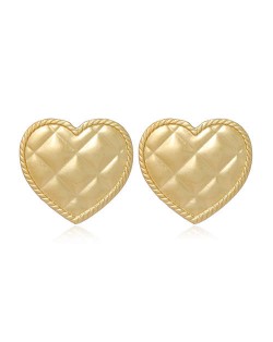 Dimensional Heart Design High Fashion Women Alloy Earrings - Golden