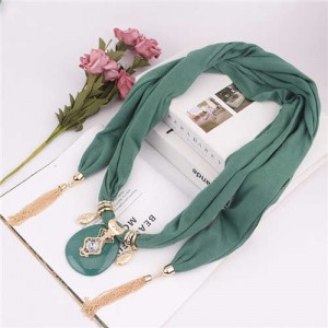 Hollow Vase Design Pendant with Tassel Chains Decoration Design Women Scarf Necklace - Green