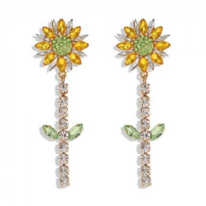 Rhinestone Bohemian Fashion Sunflower Party Style Women Costume Earrings - Yellow