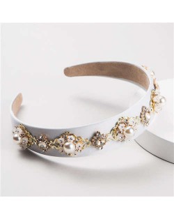 Pearl and Rhinestone Combo Flower Decorated Baroque Style Brides Fashion Hair Hoop - White