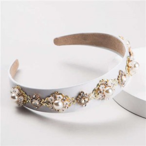 Pearl and Rhinestone Combo Flower Decorated Baroque Style Brides Fashion Hair Hoop - White