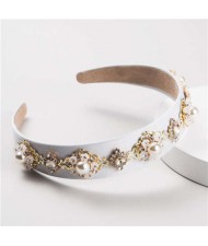 Pearl and Rhinestone Combo Flower Decorated Baroque Style Brides Fashion Hair Hoop - White