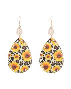 Daisy Prints Rhinestone Embellished Waterdrop Leather Texture Folk Fashion Wholesale Earrings