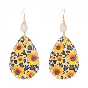 Daisy Prints Rhinestone Embellished Waterdrop Leather Texture Folk Fashion Wholesale Earrings