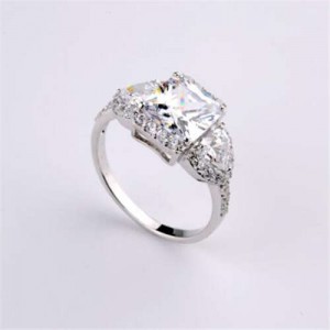 Delicate Design Cubic Zirconia 18K Platinum Plated Women Ring
