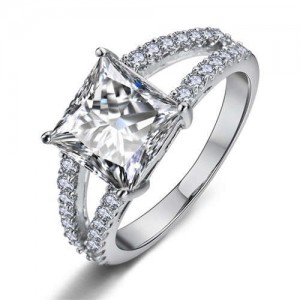 Cubic Zirconia Embellished Four Claws 18K Platinum Plated Women Ring