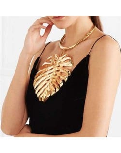 High Fashion Palm Leaf Pendant Bold Design Women Bib Statement Necklace - Golden