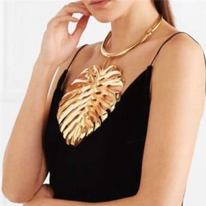 High Fashion Palm Leaf Pendant Bold Design Women Bib Statement Necklace - Golden