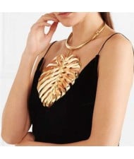 High Fashion Palm Leaf Pendant Bold Design Women Bib Statement Necklace - Golden