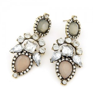 Rhinestone and Gems Inlaid High Fashion Flowers Pattern Women Costume Earrings - Gray