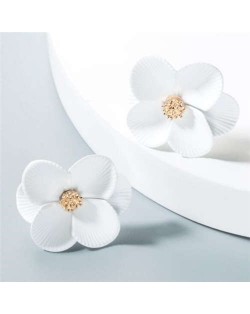 Internet Celebrity Preferred Multi-layered Flower Bohemian Fashion Women Stud Earrings - White