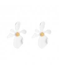 Golden Stamen Artistic Flower Design High Fashion Women Costume Earrings - White