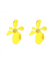 Golden Stamen Artistic Flower Design High Fashion Women Costume Earrings - Yellow