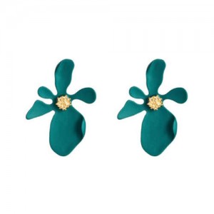 Golden Stamen Artistic Flower Design High Fashion Women Costume Earrings - Green