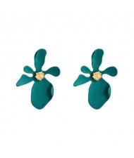 Golden Stamen Artistic Flower Design High Fashion Women Costume Earrings - Green