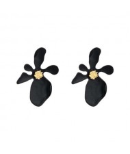 Golden Stamen Artistic Flower Design High Fashion Women Costume Earrings - Black