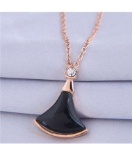 Resin Gem Inlaid Seashell Pendant Korean Fashion Women Costume Necklace - Black