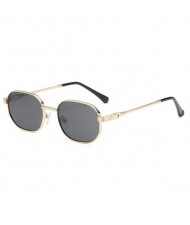 Classic Design Frame Gradient Lens High Fashion Women/ Men Sunglasses