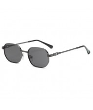 Classic Design Frame Gradient Lens High Fashion Women/ Men Sunglasses
