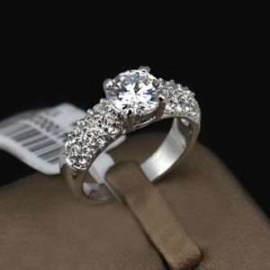 Beautiful Rhinestone Decorated Four Claw Platinum Plated Ring
