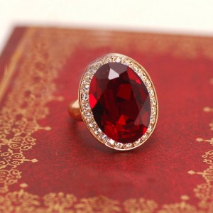 Luxurious Austrian Crystal Embedded 18K Rose Gold Ring - Red