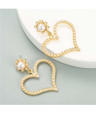 U.S. High Fashion Rhinestone Adorable Heart Design Women Stud Earrings - Pearl