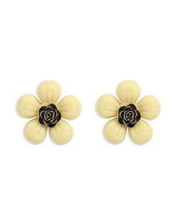 Vintage Style Contrast Colors Tiny Flower Design Women Resin Earrings - Yellow