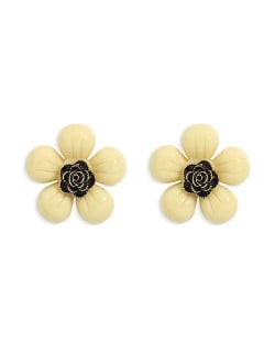 Vintage Style Contrast Colors Tiny Flower Design Women Resin Earrings - Yellow