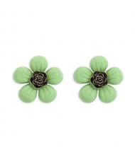 Vintage Style Contrast Colors Tiny Flower Design Women Resin Earrings - Green