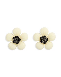 Vintage Style Contrast Colors Tiny Flower Design Women Resin Earrings - Beige