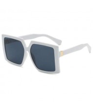 7 Colors Available Bold Square Frame Design High Fashion Lady Sunglasses