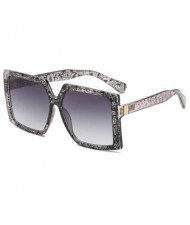 7 Colors Available Bold Square Frame Design High Fashion Lady Sunglasses