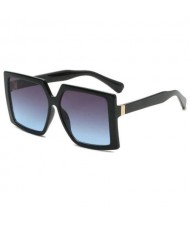 7 Colors Available Bold Square Frame Design High Fashion Lady Sunglasses